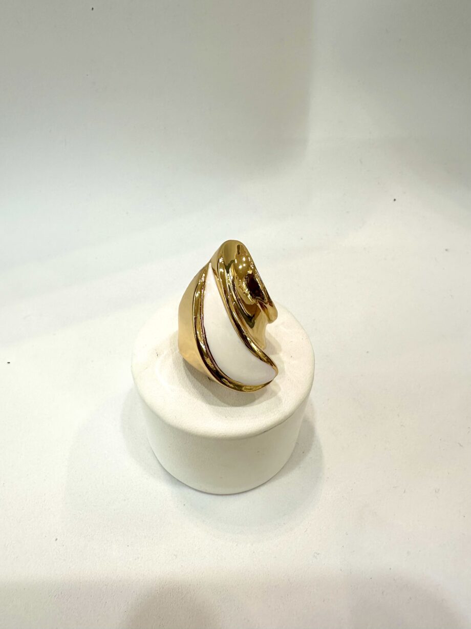 Anello smaltato bianco placcato oro Cora Regina